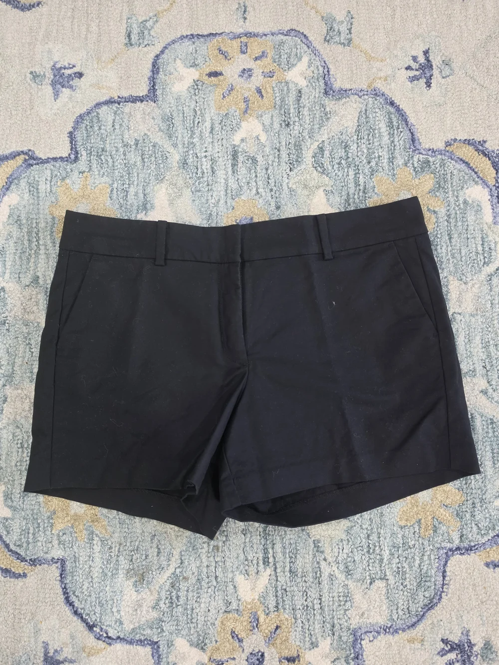 Ann Taylor size 12 Black Tailored Shorts - Picture 1 of 4
